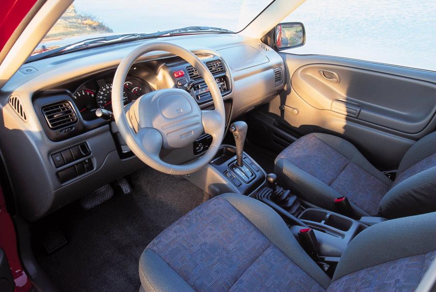  Chevrolet Tracker 2000 года  (фото 11 из 29)